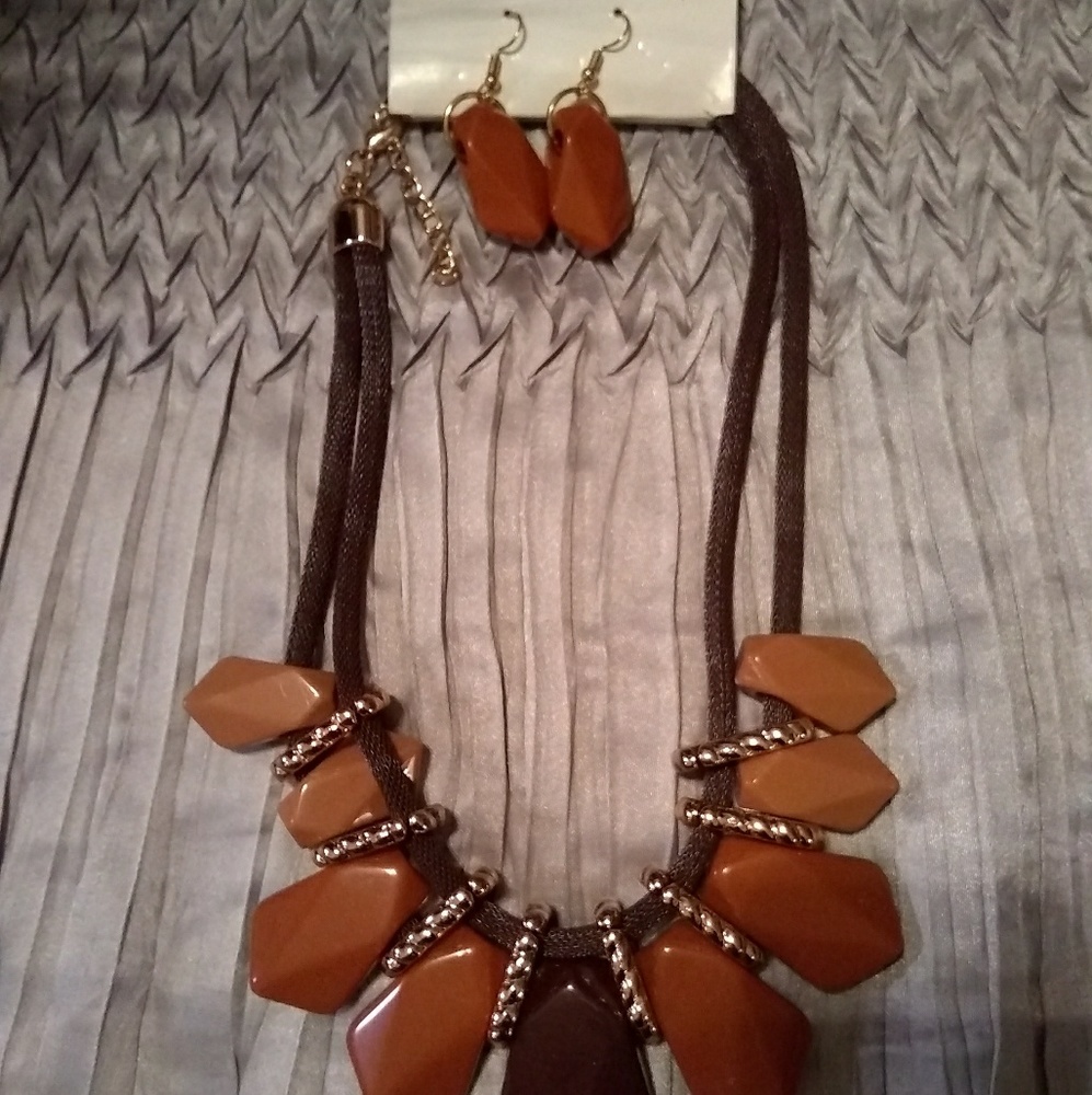 Necklace earrings set